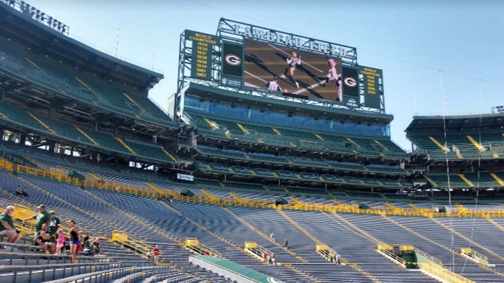 The Green Bay Packers: Lambeau Field and the Walk of Legends