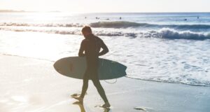13 Best Places to Surf in the US [Update 2022]