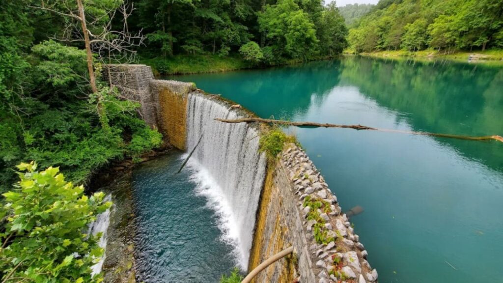 Mirror Lake Falls is one of the best waterfalls in Arkansas