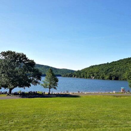 15 Best Lakes in Connecticut [Update 2022]