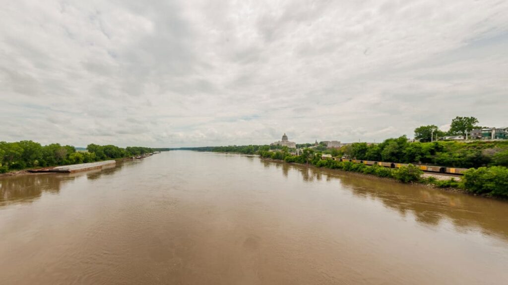 Missouri River is one of the longest rivers in the US
