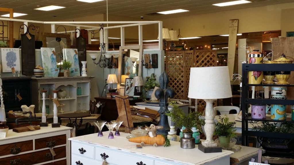 Amy's Antique & Flea Mall Inc Alabama is one of the best Antique Stores in Alabama.