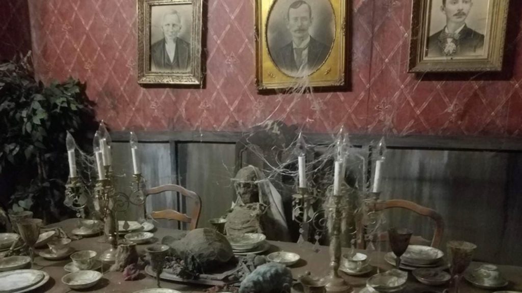 Top 12 Haunted Houses in California [Update 2024]