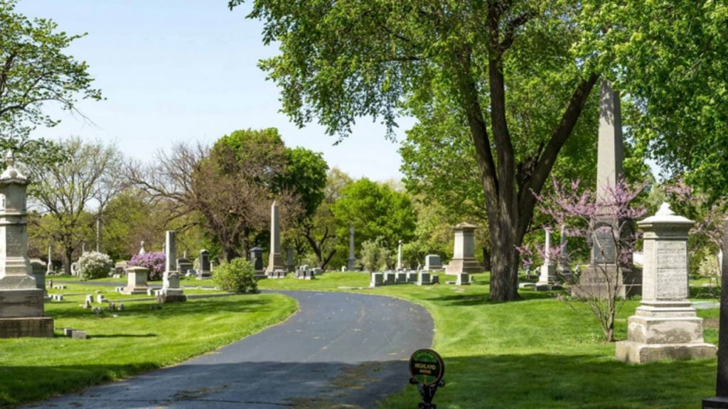 Graceland Cemetery is one of the most Scary Haunted Places in Illinois 