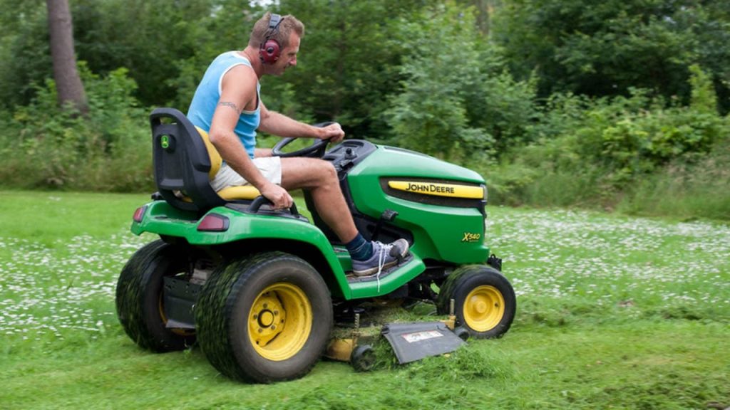 John Deere is one of the best American Lawn Mower Brands