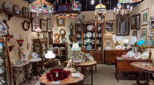 12 Best Antique Stores in Illinois [Update 2022]