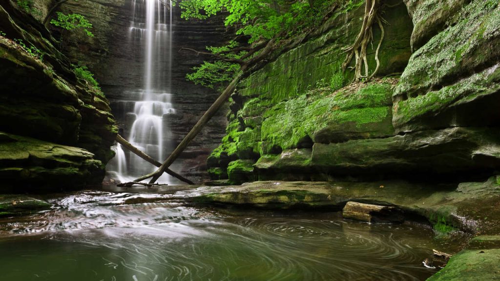 Matthiessen State Park Waterfall is one of the best waterfalls in Illinois