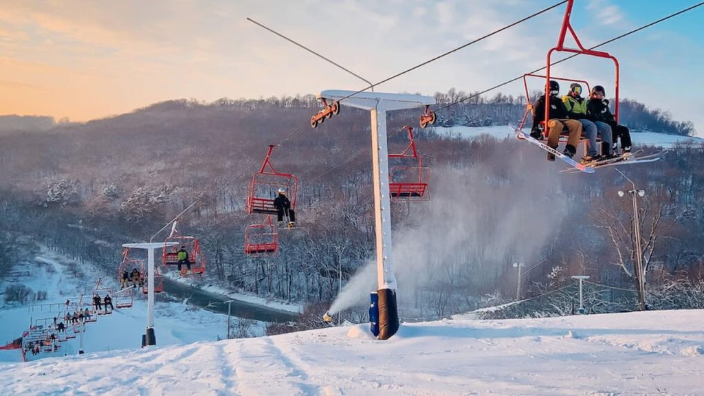 SUNDOWN MOUNTAIN, DUBUQUE, IA is one of the best ski resorts in Iowa