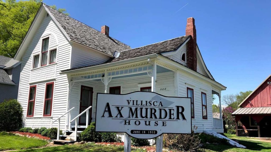 The Villisca Ax Murder House is one of the creepiest haunted places in Iowa