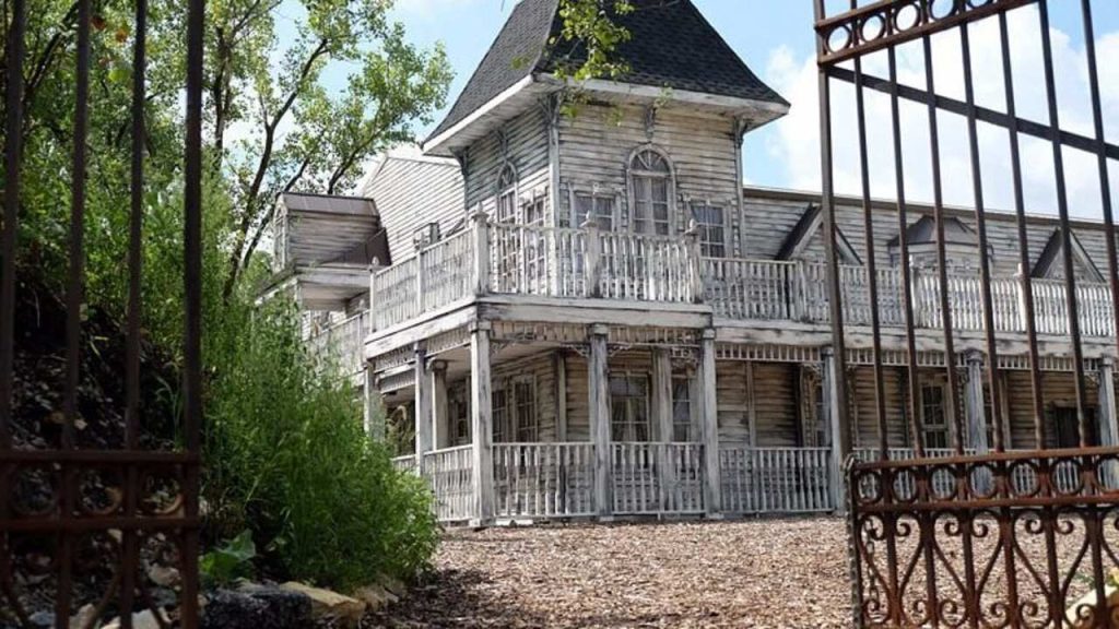 HellsGate Haunted House