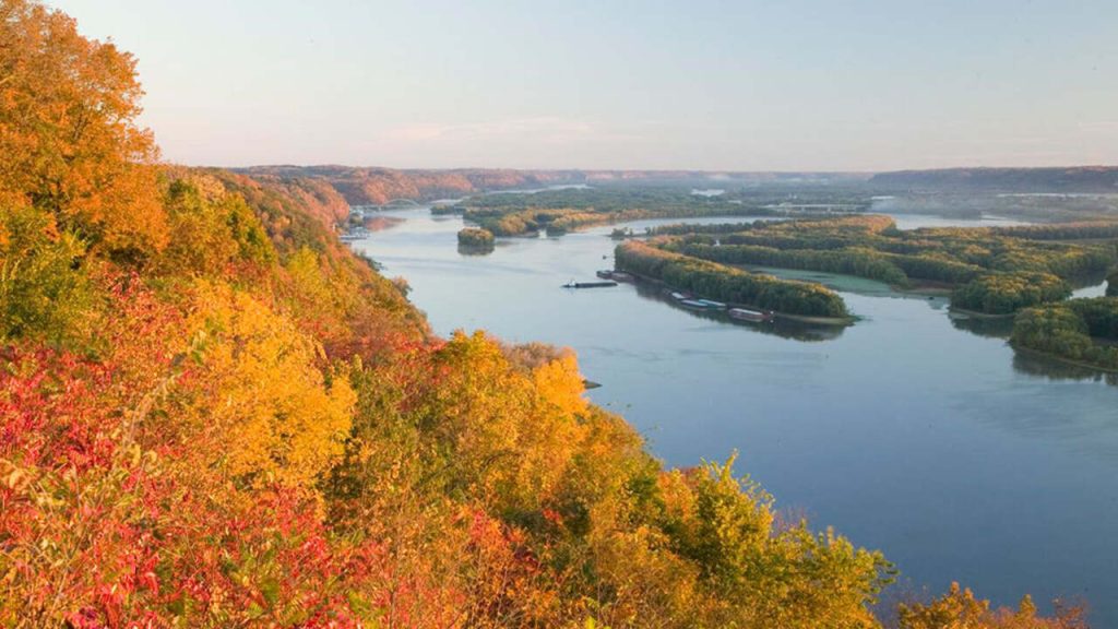 Pikes Peak State Park is one of the best places to visit in Iowa