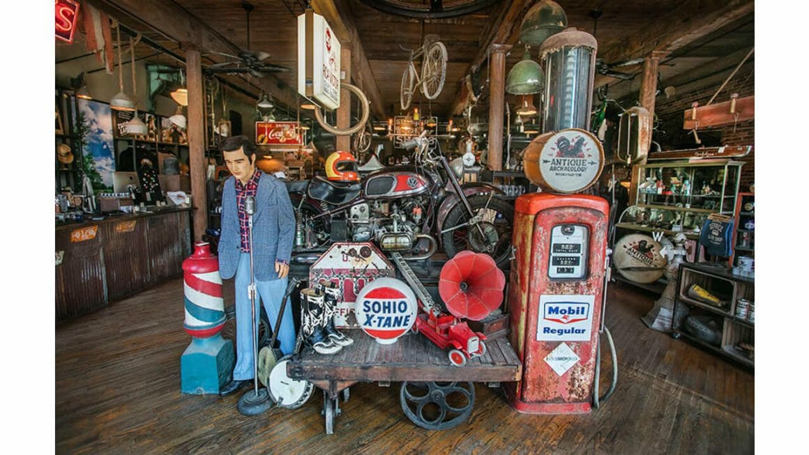 11 Best Antique Stores in Iowa [Update 2024]